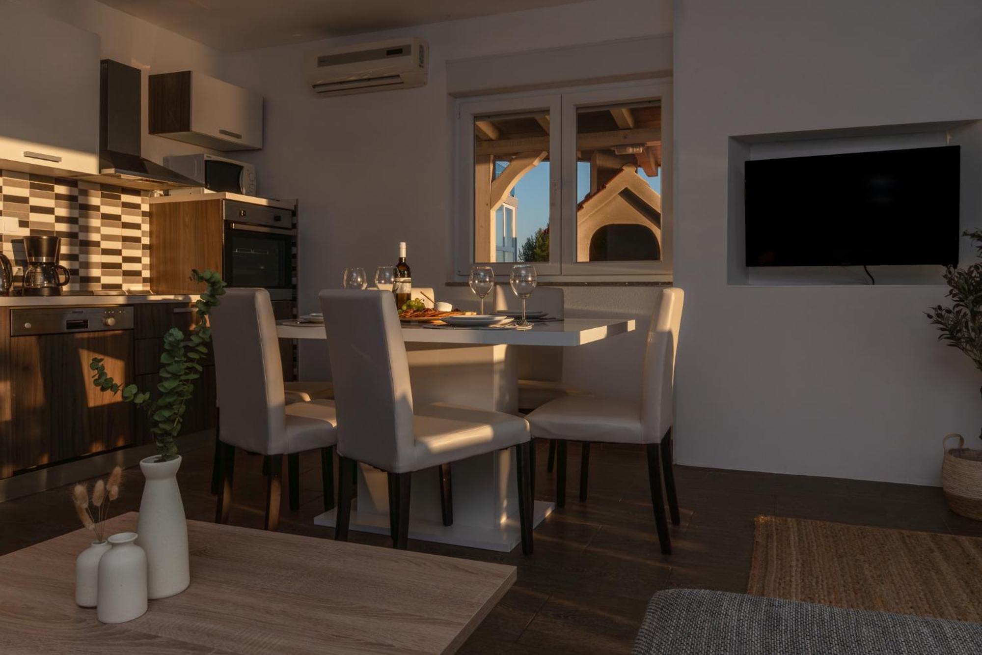Sunny Hill Apartments With Rooftop Pool Čelina Exterior foto