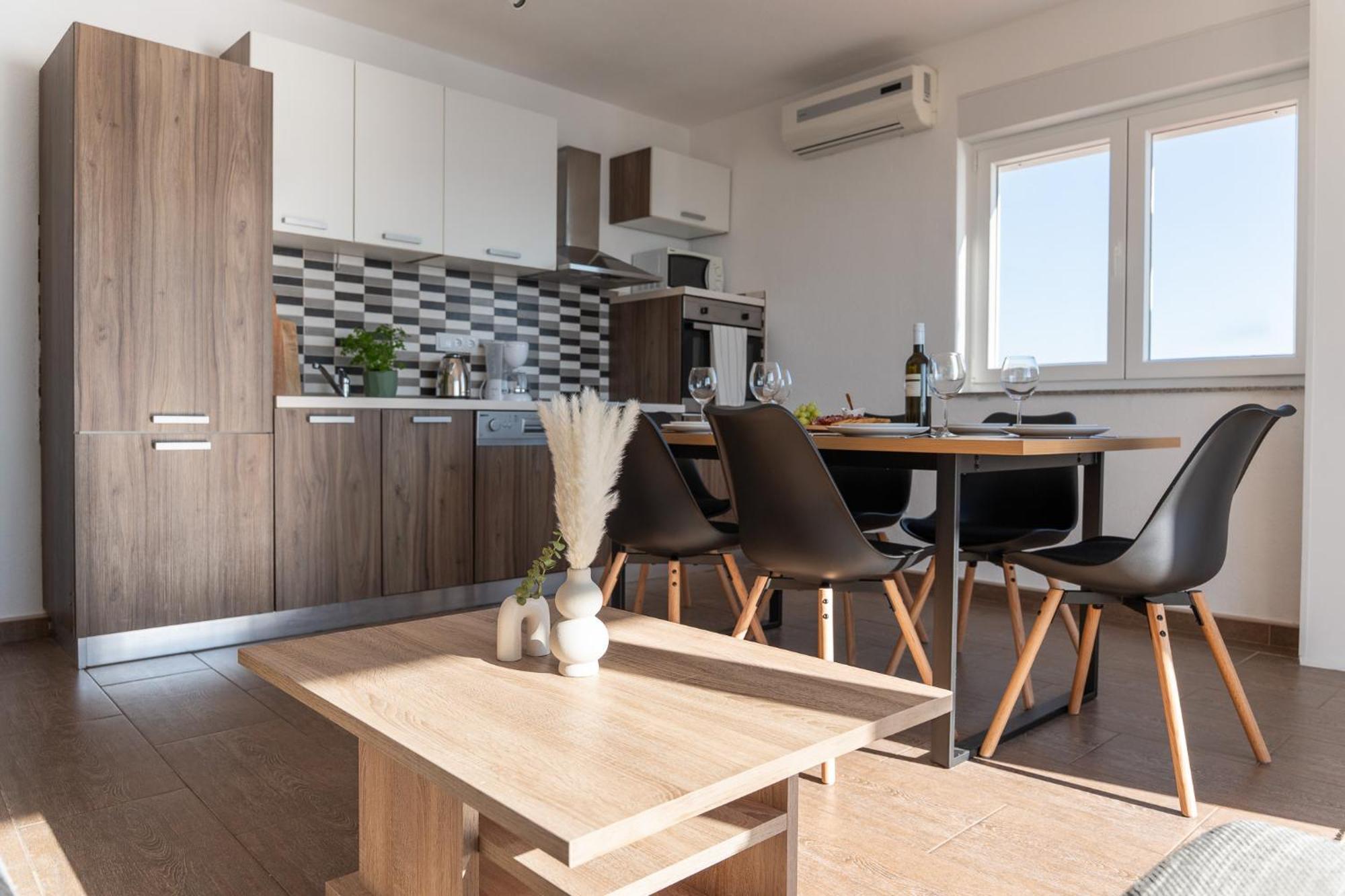 Sunny Hill Apartments With Rooftop Pool Čelina Exterior foto